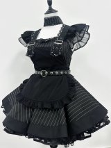 黒のシックなエプロン付き可愛いメイド服 ミニ丈ワンピース コスチューム 半袖 フリル カチューシャ付き 蝶結び コスプレ衣装