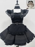 画像4: 黒のシックなエプロン付き可愛いメイド服 ミニ丈ワンピース コスチューム 半袖 フリル カチューシャ付き 蝶結び コスプレ衣装 (4)