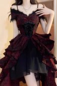 画像1: ワンピース レディース 黒魔女 ダークゴシック 宮廷風 ロリータ プリンセスドレス オフショルダー Vネック 半袖 フリル袖 リボン ボタン Aライン ミニ丈 ショート丈 ストリート系 異素材切り替え 黒 赤 (1)